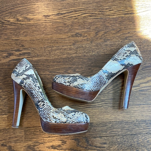 Guess Snake Skin Pattern Heels - Picture 1 of 4